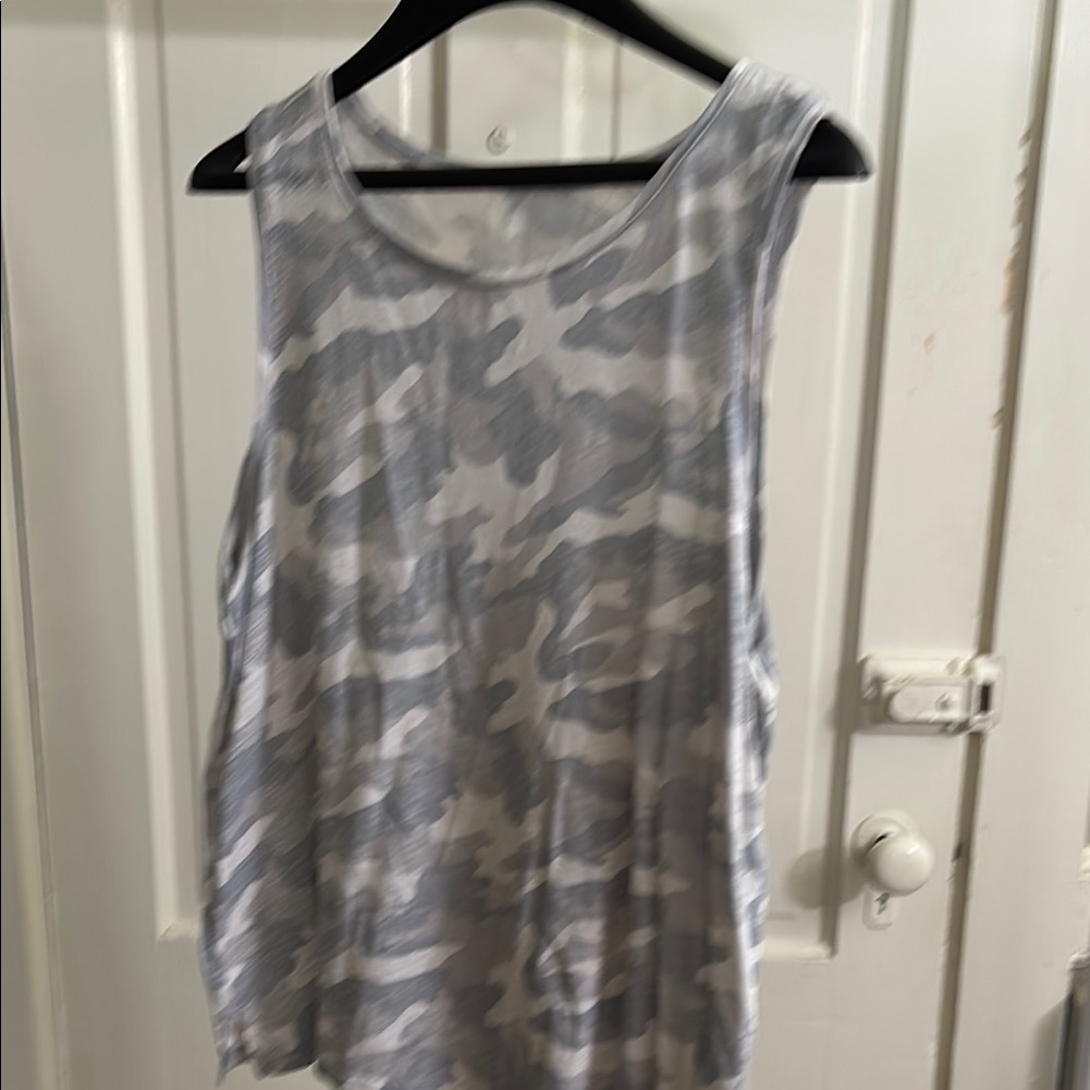 Old Navy Gray And White Boxy Sleeveless Tank